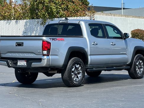 Used 2019 Toyota Tacoma TRD Off-Road AWD/4WD image 2