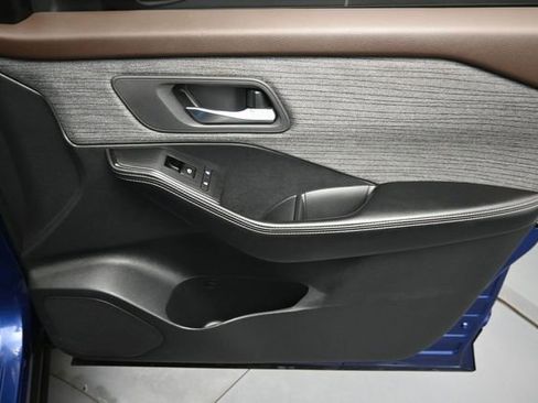 Used 2023 Nissan Rogue SV AWD/4WD image 29
