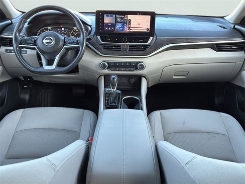 Used 2023 Nissan Altima 2.5 SV w/ SV Premium Package image 18