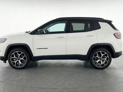 Used 2025 Jeep Compass Limited AWD/4WD image 5