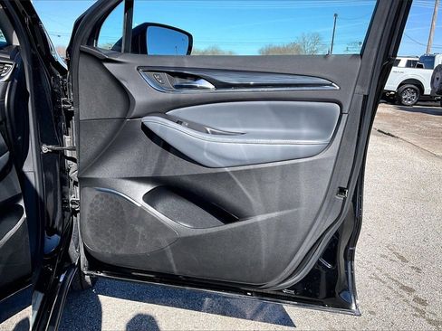 Used 2020 Buick Enclave Essence image 29