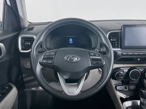 Used 2025 Hyundai Venue SEL FWD image 18