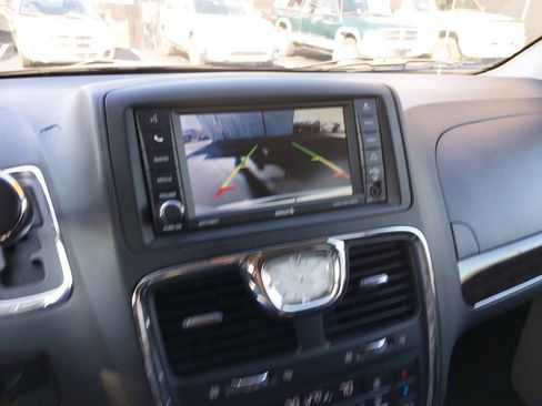 Used 2013 Chrysler Town & Country Touring image 3