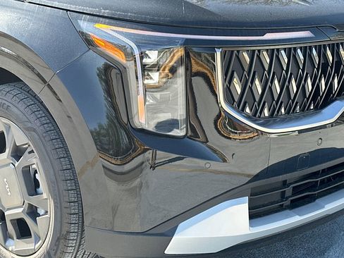 New 2026 Kia Carnival EX FWD image 12