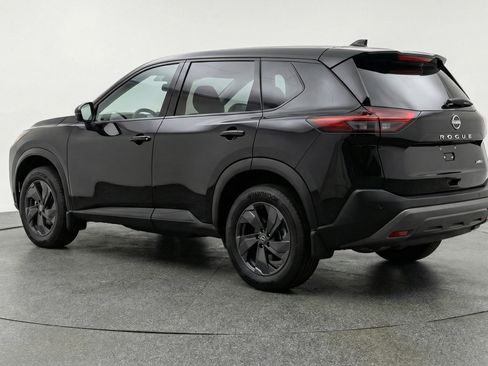 Used 2025 Nissan Rogue SV image 6