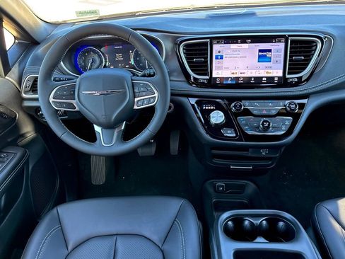 New 2026 Chrysler Pacifica Select FWD image 21