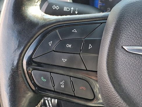 Used 2020 Chrysler Pacifica Touring-L w/ Advanced Safetytec Group image 22