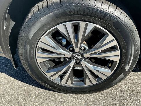 Used 2023 Nissan Rogue SV image 9