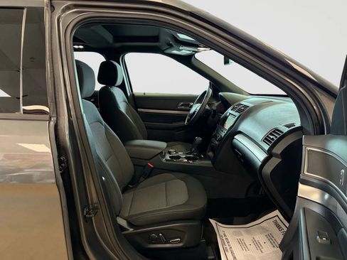 Used 2018 Ford Explorer XLT w/ Equipment Group 201A AWD/4WD image 22