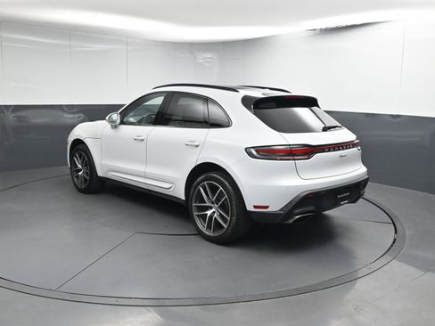 Used 2022 Porsche Macan image 3