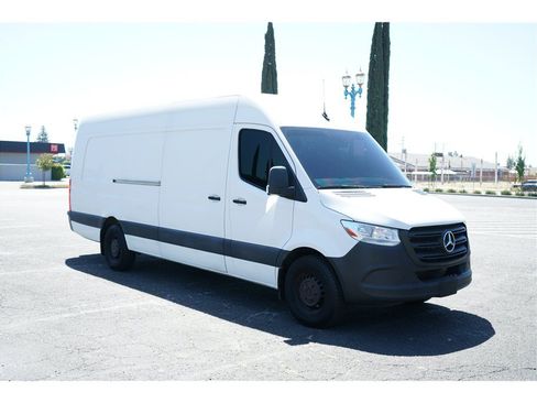 Used 2021 Mercedes-Benz Sprinter 2500 image 7