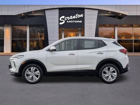 Used 2024 Buick Encore GX Preferred AWD/4WD image 2