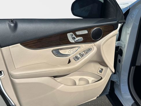 Used 2022 Mercedes-Benz GLC 300 image 16