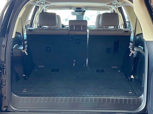 Used 2020 Lexus GX 460 Premium w/ Premium Package image 24