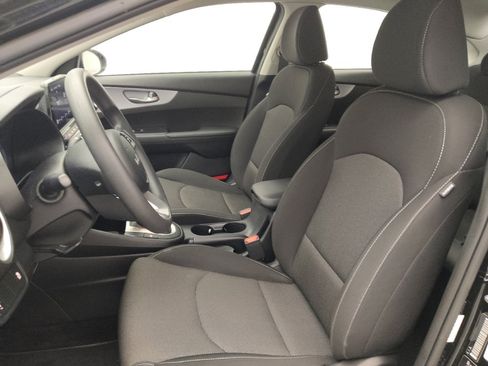 Used 2022 Kia Forte LXS FWD image 17