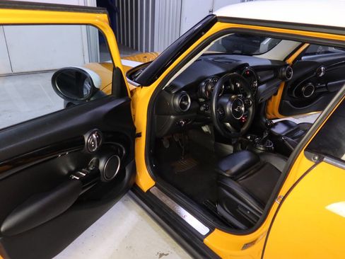 Used 2015 MINI Cooper S image 18