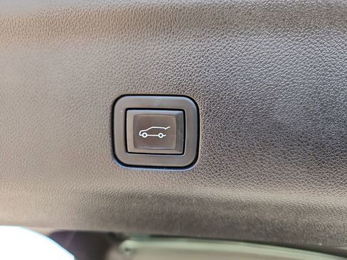 Used 2024 Chevrolet Suburban High Country AWD/4WD image 10