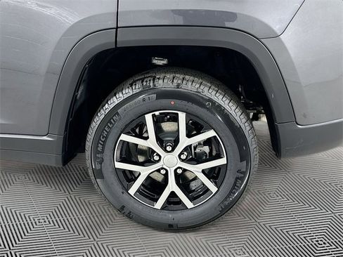 New 2025 Jeep Grand Cherokee Limited w/ Luxury Tech Group II image 16