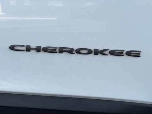 Used 2018 Jeep Cherokee Trailhawk image 30
