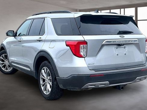 Used 2022 Ford Explorer XLT w/ Equipment Group 202A AWD/4WD image 4