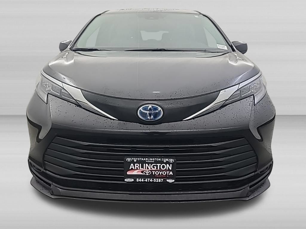Used 2025 Toyota Sienna LE FWD image 10