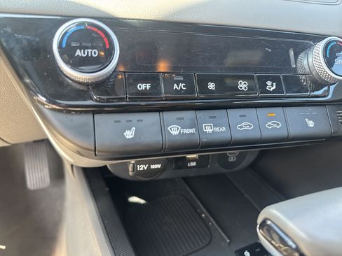 Used 2025 Hyundai Elantra SEL FWD image 28