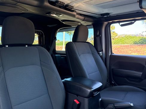 Used 2018 Jeep Wrangler Sport S image 29