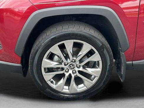 Used 2021 Toyota RAV4 XLE Premium FWD image 10