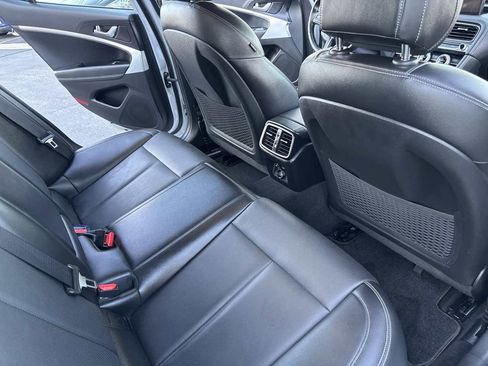 Used 2022 Genesis G70 2.0T image 25