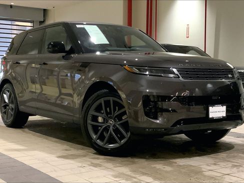 Used 2025 Land Rover Range Rover Sport SE image 2