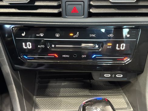 Used 2025 Volkswagen Jetta SE FWD image 27