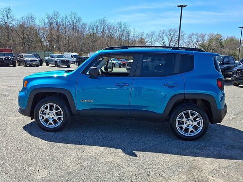 Used 2022 Jeep Renegade Latitude AWD/4WD image 7