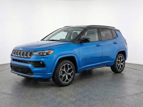 Used 2025 Jeep Compass Limited AWD/4WD image 3