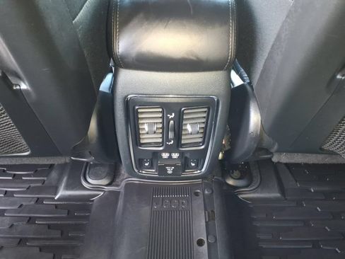 Used 2018 Jeep Grand Cherokee Limited AWD/4WD image 6