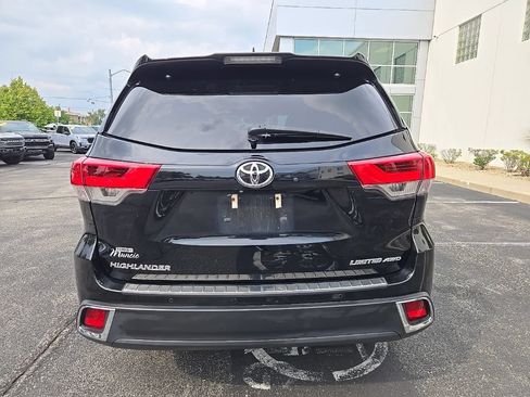 Used 2018 Toyota Highlander Limited Platinum AWD/4WD image 10