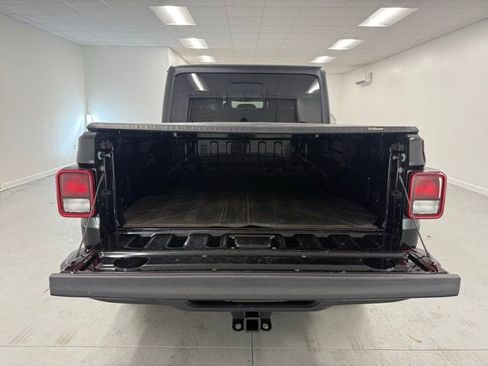 Used 2023 Jeep Gladiator Sport image 8