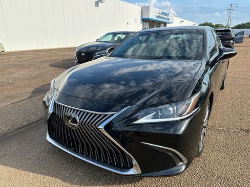 Used 2020 Lexus ES 350 w/ Premium Package FWD image 2