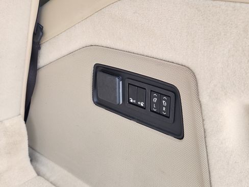 Used 2022 Cadillac Escalade Premium Luxury RWD image 8