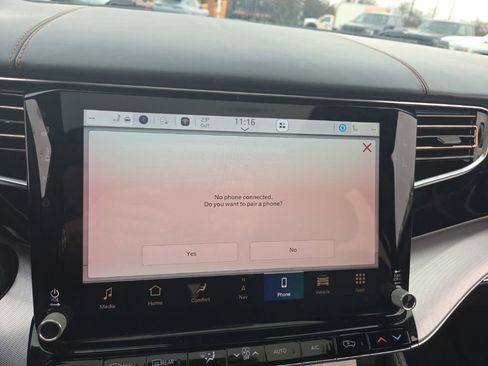 Used 2022 Jeep Grand Wagoneer Series III w/ Rear Seat Video Group 1 image 32