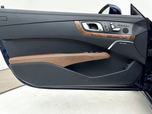Used 2013 Mercedes-Benz SL 550 image 32