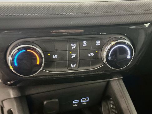 Used 2025 Chevrolet TrailBlazer LT AWD/4WD image 24
