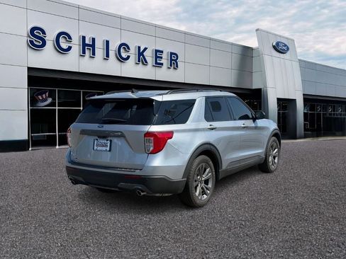 Used 2021 Ford Explorer XLT w/ Equipment Group 202A RWD image 2