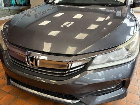 Used 2017 Honda Accord Sport Special Edition image 9