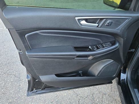 Used 2018 Ford Edge Titanium image 19