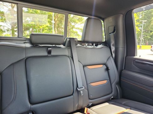 Used 2025 GMC Sierra 2500 AT4 w/ AT4 Premium Plus Package AWD/4WD image 12