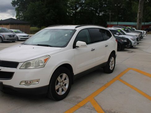 Used 2011 Chevrolet Traverse LT AWD/4WD image 2