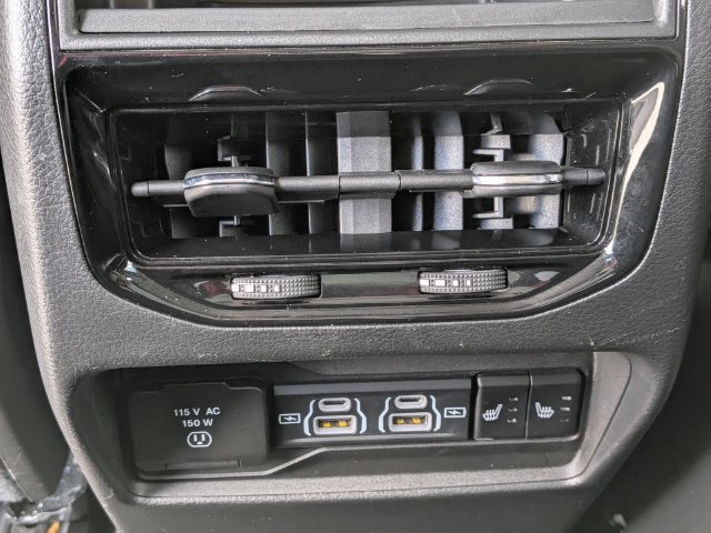 Used 2023 Jeep Grand Cherokee Limited AWD/4WD image 19