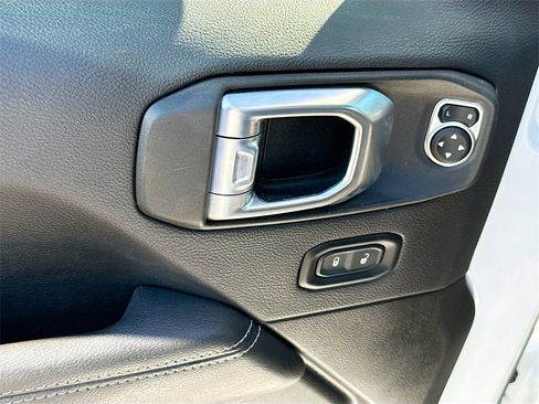 Used 2023 Jeep Gladiator Overland image 19