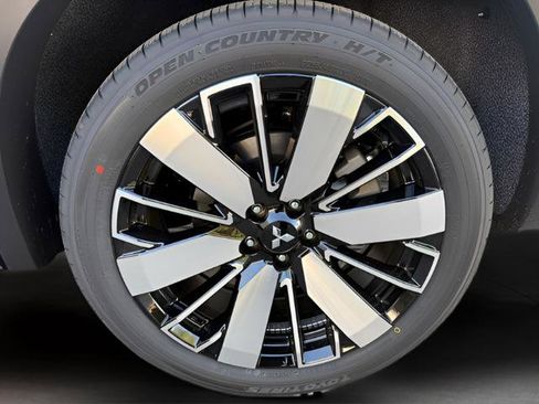 New 2026 Mitsubishi Outlander SEL image 35