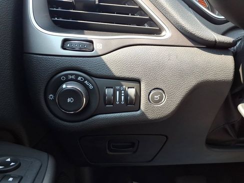 Used 2021 Jeep Cherokee Latitude Lux w/ Comfort/Convenience Group AWD/4WD image 14